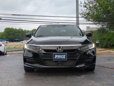 Used 2018 Honda Accord Touring image 2