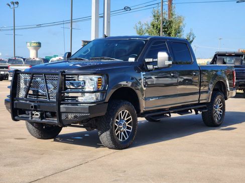 Used 2019 Ford F250 Lariat w/ Lariat Ultimate Package AWD/4WD image 3