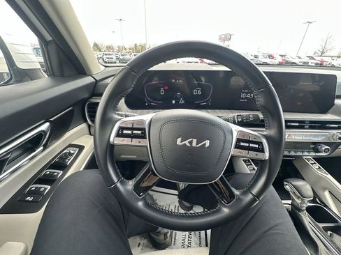 Used 2024 Kia Telluride EX w/ EX Captain's Chair Package FWD image 20