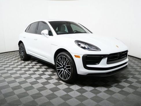 Certified 2024 Porsche Macan image 28