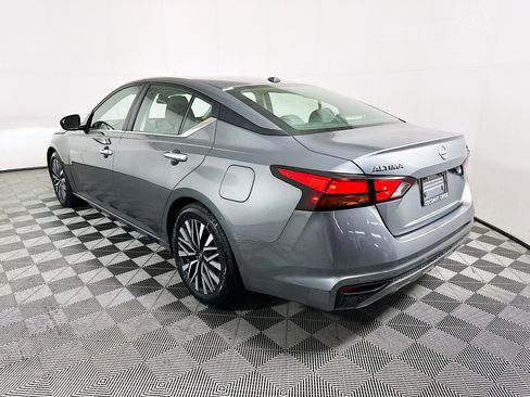 Used 2024 Nissan Altima 2.5 SV FWD image 5