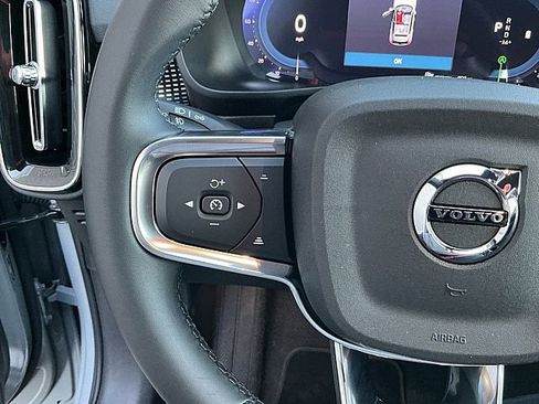 Certified 2025 Volvo XC40 B5 Plus image 27