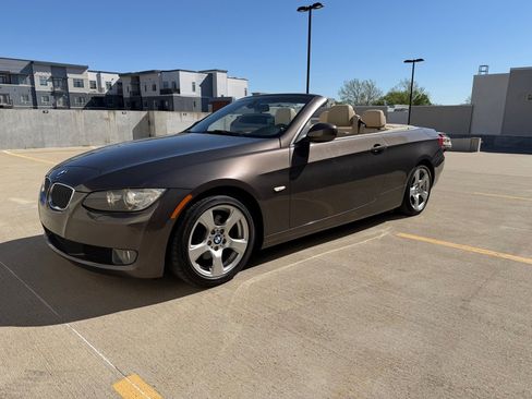 Used 2010 BMW 328i Convertible w/ Premium Pkg image 3