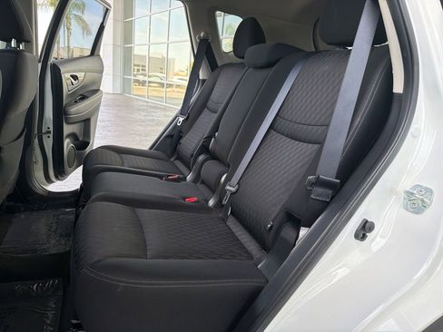Used 2019 Nissan Rogue SV w/ Premium Package FWD image 10