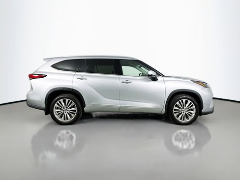 Used 2023 Toyota Highlander Platinum AWD/4WD image 8