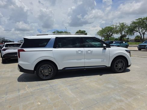 New 2026 Kia Carnival SX FWD image 9
