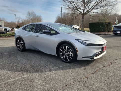 Certified 2025 Toyota Prius Plug-In Hybrid image 4