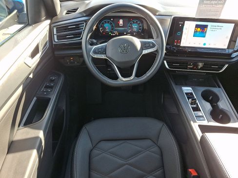 Certified 2025 Volkswagen Atlas Cross Sport SE image 11