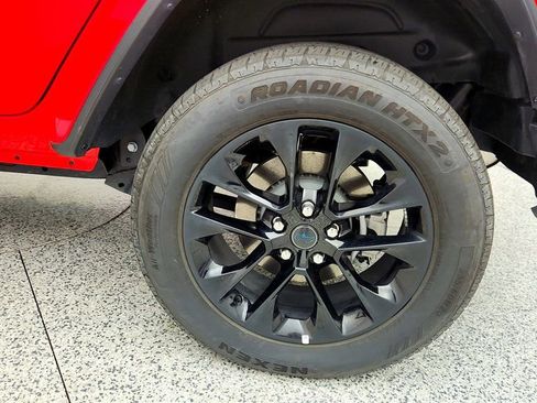 Used 2025 Jeep Wrangler Unlimited Sahara w/ Safety Group AWD/4WD image 9