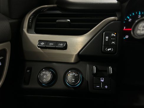 Used 2020 GMC Yukon XL Denali w/ Open Road Package AWD/4WD image 12