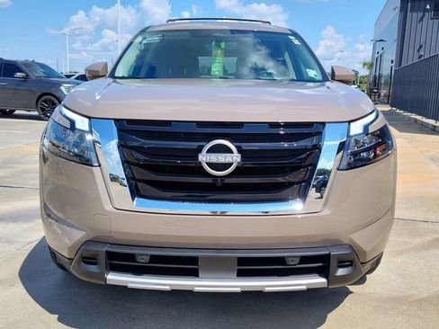 Used 2025 Nissan Pathfinder Platinum w/ Cargo Package image 13