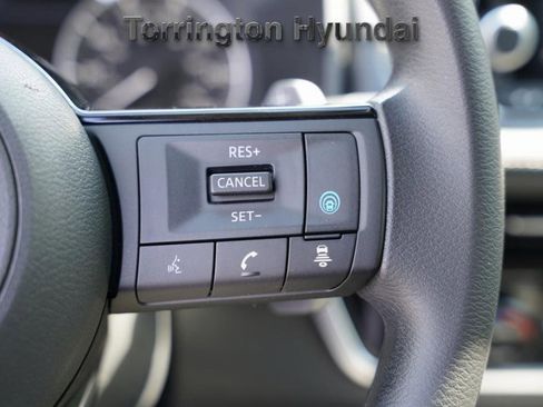 Used 2022 Nissan Rogue SV image 19