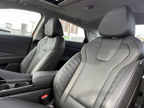 Certified 2025 Hyundai Elantra Limited image 9