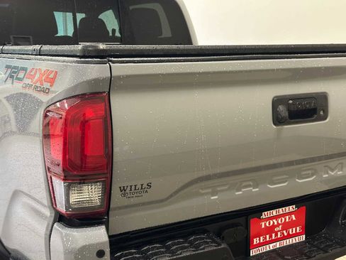 Used 2019 Toyota Tacoma TRD Off-Road image 7