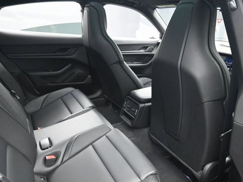 Used 2022 Porsche Taycan image 31