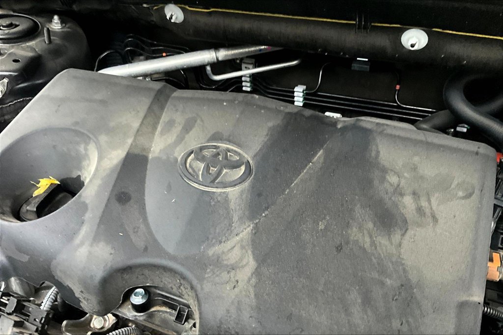 Used 2023 Toyota RAV4 XLE w/ XLE Grade Weather Package AWD/4WD image 32