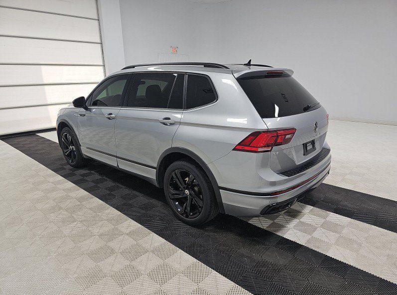 Used 2024 Volkswagen Tiguan SE R-Line AWD/4WD image 3