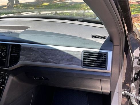 Used 2021 Volkswagen Atlas Cross Sport SE w/ Panoramic Sunroof Package FWD image 23