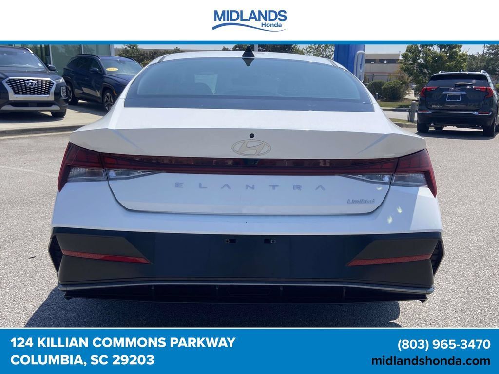 Used 2025 Hyundai Elantra Limited FWD image 5