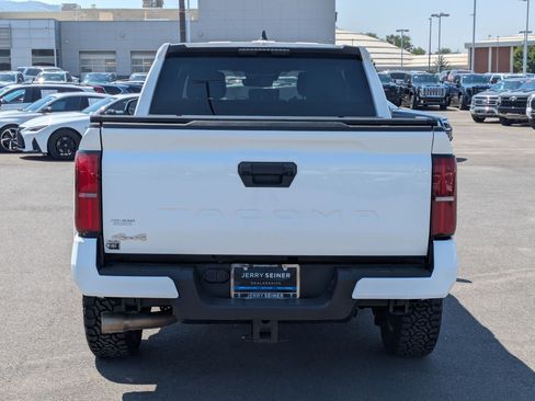 Used 2024 Toyota Tacoma SR5 AWD/4WD image 4