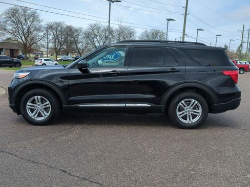 Used 2023 Ford Explorer XLT w/ Equipment Group 202A AWD/4WD image 5