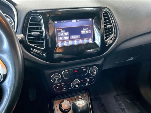 Used 2018 Jeep Compass Latitude w/ Popular Equipment Group image 9