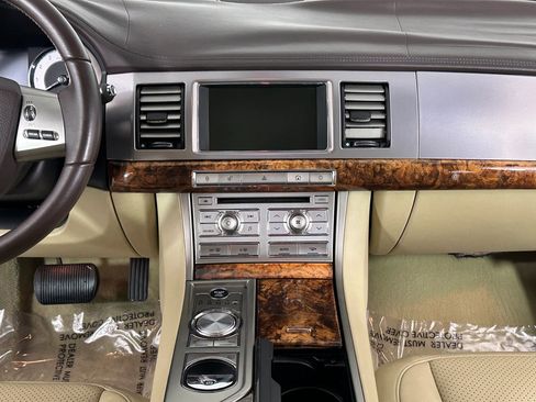 Used 2009 Jaguar XF Premium image 33
