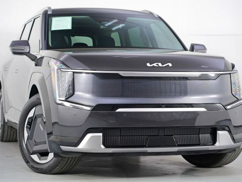 Used 2024 Kia EV9 Land image 4