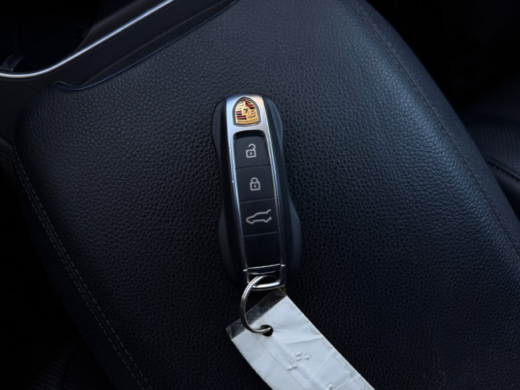 Used 2023 Porsche Cayenne Platinum Edition AWD/4WD image 33