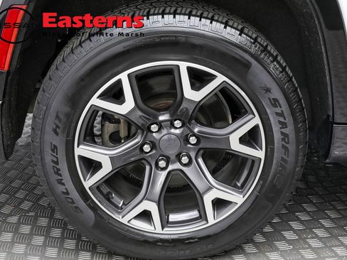 Used 2023 Jeep Wagoneer Series III w/ Preferred Equipment Group image 27