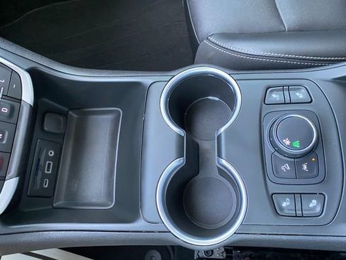 Used 2022 GMC Terrain SLT FWD image 22