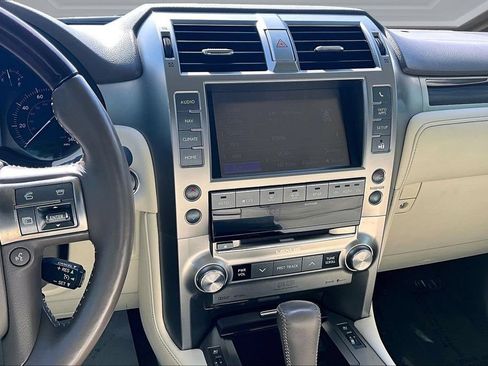Used 2018 Lexus GX 460 Luxury w/ Preferred Accessory Package AWD/4WD image 9