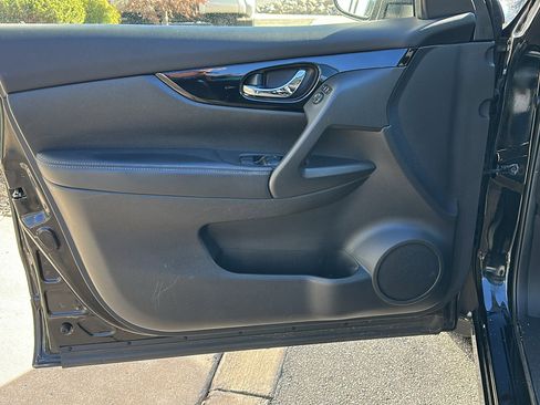 Used 2018 Nissan Rogue Sport SV image 13