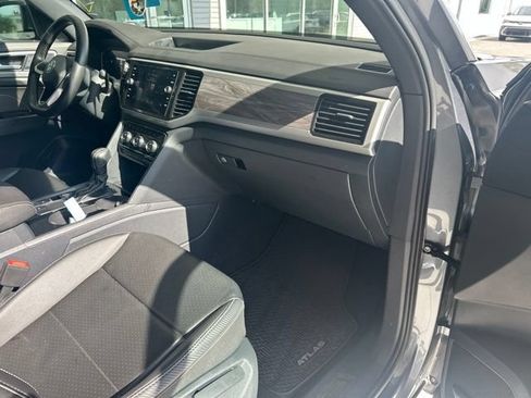 Certified 2023 Volkswagen Atlas Cross Sport SE w/ Black Wheel Package FWD image 15