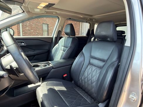 Used 2023 Nissan Rogue Platinum w/ Platinum Premium Package image 7