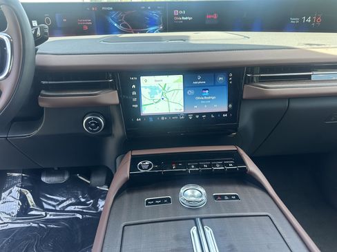 New 2026 Lincoln Navigator Reserve AWD/4WD image 17