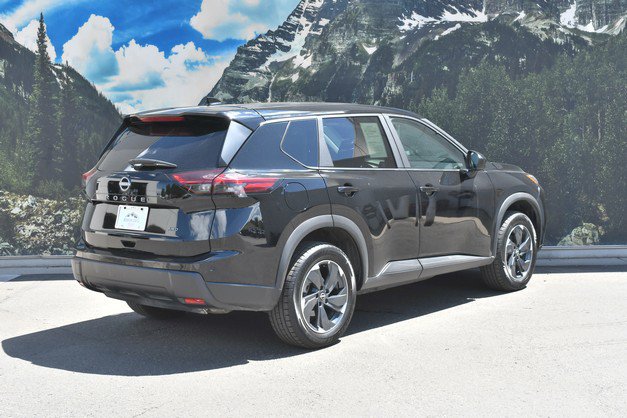 Used 2026 Nissan Rogue SV AWD/4WD image 3