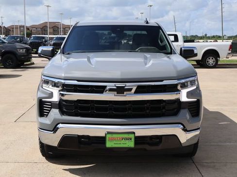 Used 2024 Chevrolet Silverado 1500 LT AWD/4WD image 2