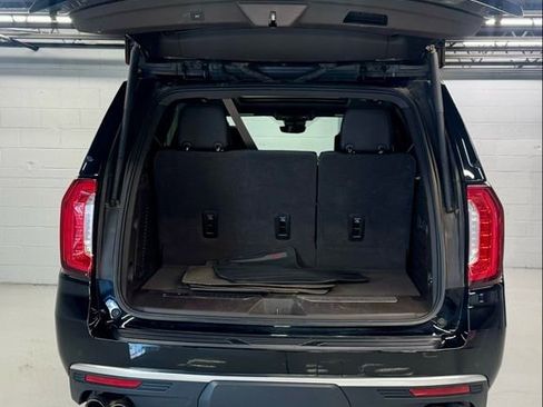 Used 2024 GMC Yukon Denali w/ Denali Reserve Package image 9