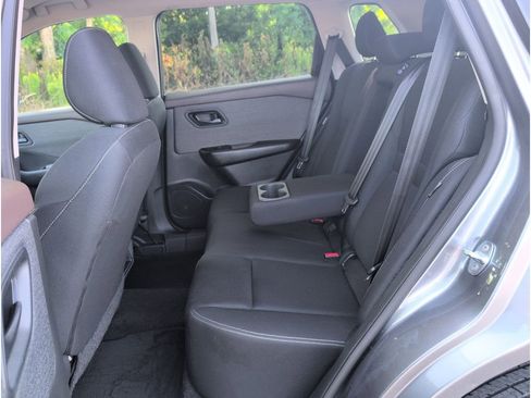 Used 2023 Nissan Rogue S image 29