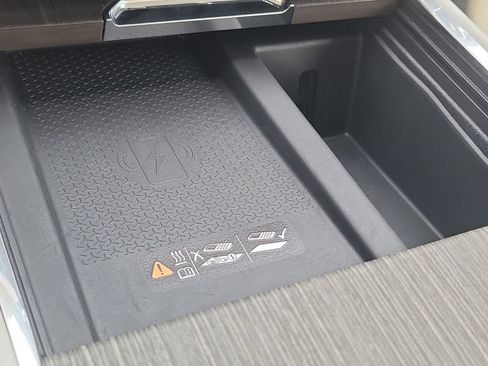 Used 2025 GMC Acadia Denali w/ LPO, Floor Liner Package FWD image 28