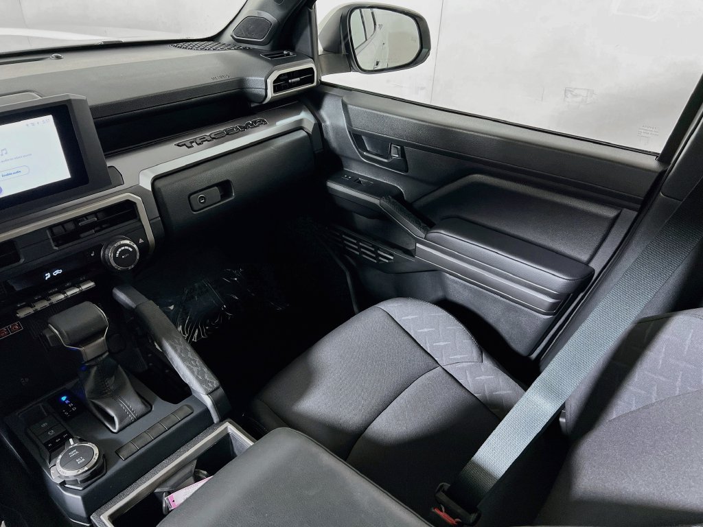 Certified 2025 Toyota Tacoma SR5 AWD/4WD image 21