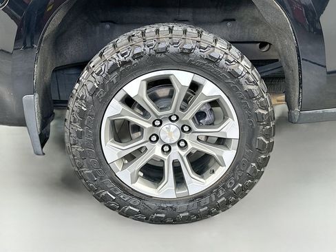Used 2023 Chevrolet Silverado 1500 High Country w/ Technology Package AWD/4WD image 32