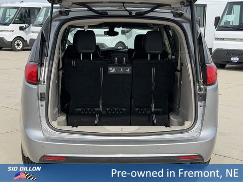 Used 2017 Chrysler Pacifica Touring-L image 5