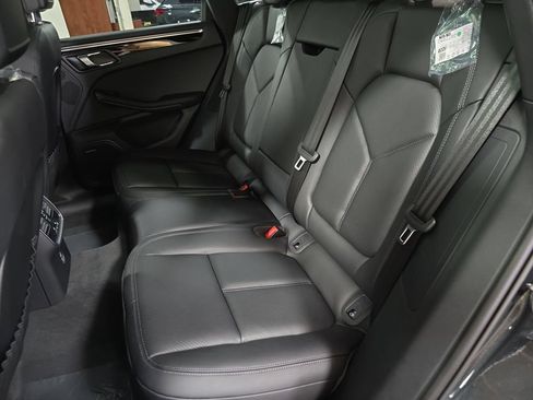 Certified 2025 Porsche Macan AWD/4WD image 24