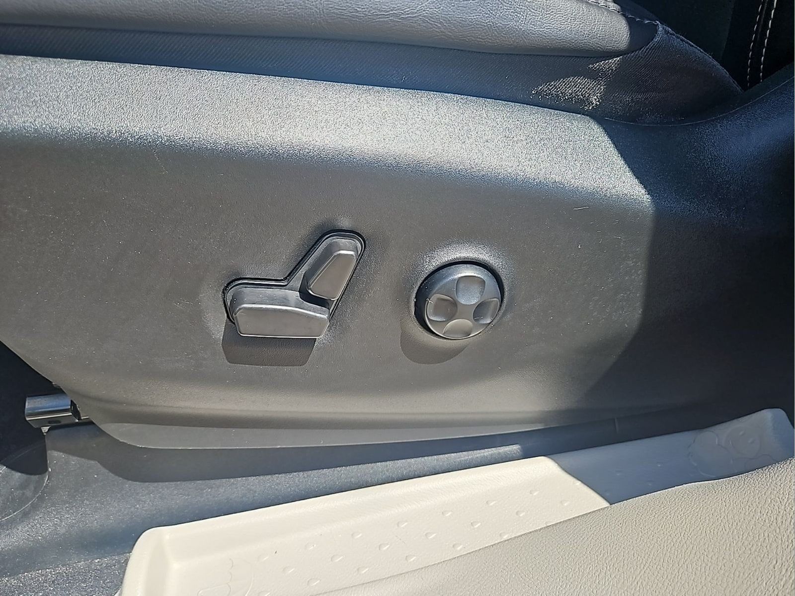 Used 2023 Chrysler Pacifica Touring-L FWD image 15