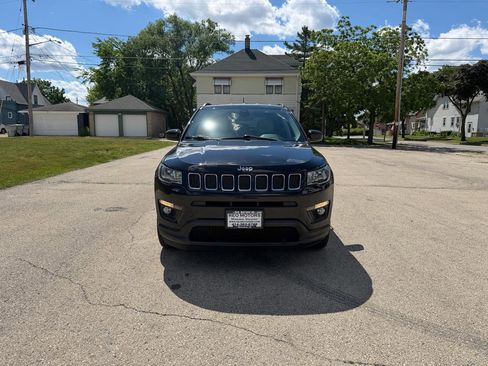 Used 2018 Jeep Compass Latitude w/ Popular Equipment Group AWD/4WD image 2