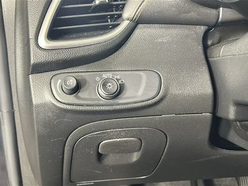 Used 2021 Chevrolet Trax LT FWD image 19