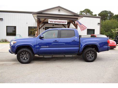 Used 2023 Toyota Tacoma 4x4 Double Cab image 2