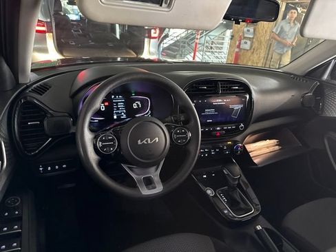 Used 2023 Kia Soul S FWD image 7